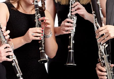 https://storage.bljesak.info/article/428043/450x310/klarinet-sviranje1.jpg