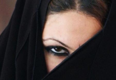 https://storage.bljesak.info/article/431736/450x310/burka-zena-oko.jpg