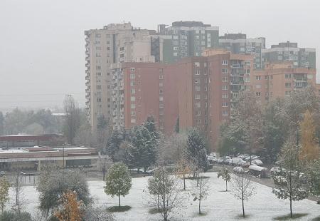 https://storage.bljesak.info/article/438717/450x310/sarajevo-snijeg.jpg