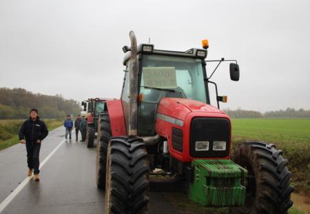 https://storage.bljesak.info/article/438914/450x310/prosvjed-poljoprivrednici-traktori.jpg