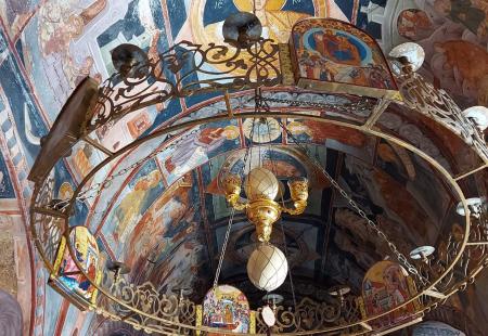 https://storage.bljesak.info/article/439117/450x310/manastir-zavala-freske-strop.jpg