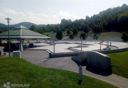 https://storage.bljesak.info/article/442076/450x310/Srebrenica_51.jpg