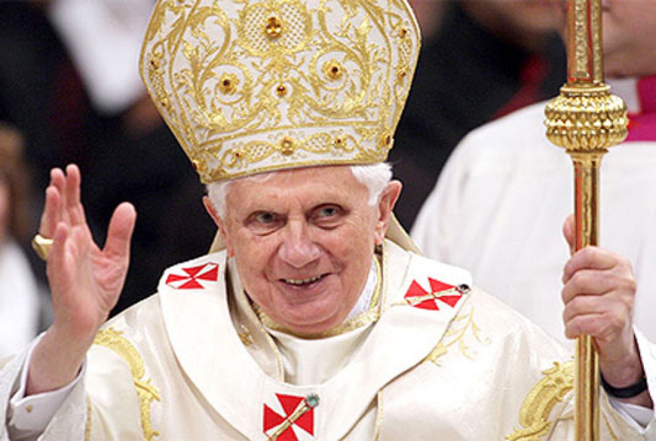 Papa predvodio Uskrsno bdijenje