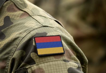 https://storage.bljesak.info/article/446346/450x310/armenska-zaastava-vojnik.jpg