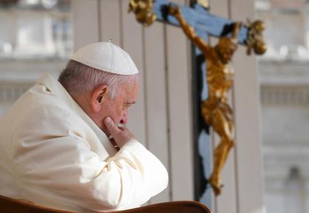 Papa Franjo predvodio službu Velikog petka u bazilici Svetog Petra