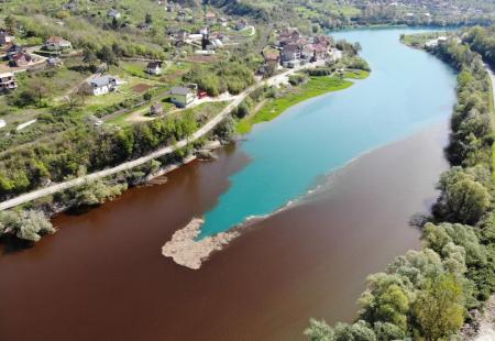 https://storage.bljesak.info/article/451125/450x310/jablanicko-jezero-cvjetanje-algi.jpg