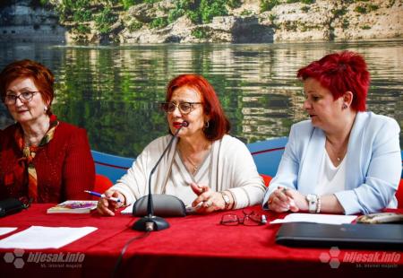 Mostar: Predstavljeno udruženje književnica i ljubitelja umjetnosti ''Žena sa knjigom''