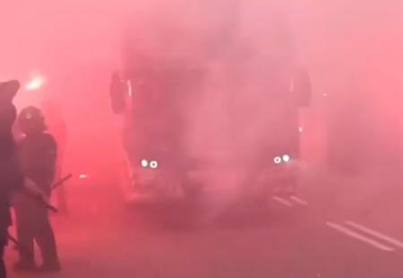 Navijači Barcelone kamenovali autobus svojih igrača