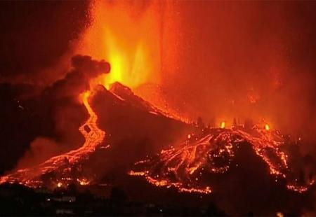 https://storage.bljesak.info/article/451912/450x310/vulkan-indonezija.jpg