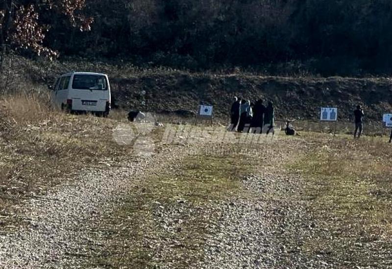 Osobe bliske radikalnom pokretu vježbaju gađanje u vojarni OSBiH kod Mostara