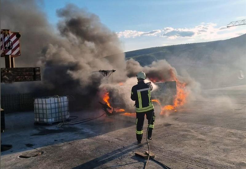 FOTO| Eksplozija na mostu Počitelj - intervenirali vatrogasci