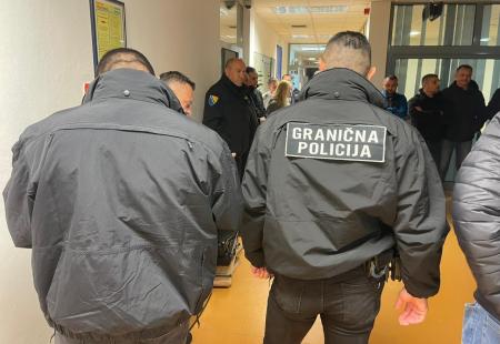 Uhićeno 14 osoba, oduzeto 30.000 eura, droga i streljivo 