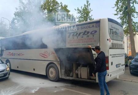 U Tuzli se zapalio autobus koji je prevozio djecu na ekskurziju