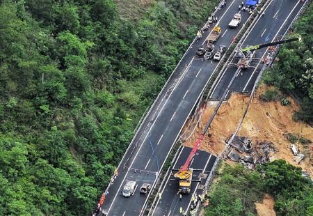 U urušavanju autoceste poginulo 19 ljudi