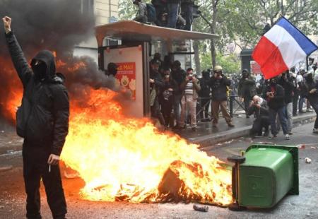 Prvosvibanjski prosvjed - Policija intervenirala korištenjem pendreka