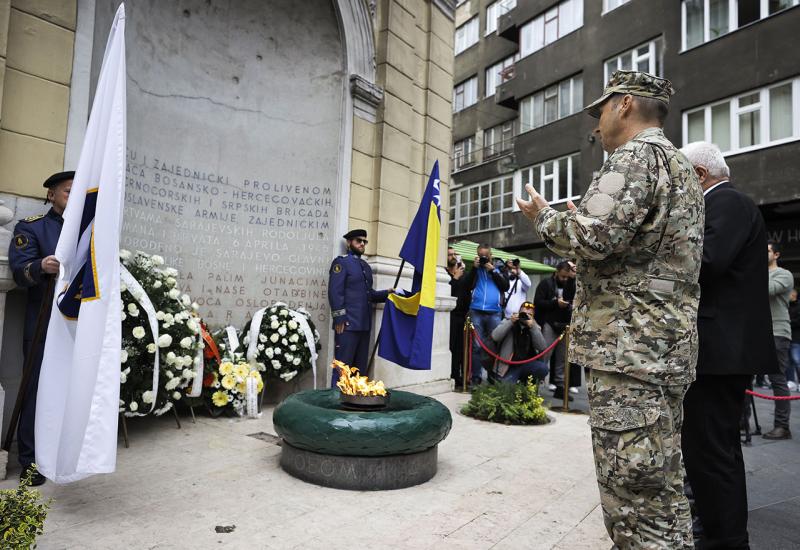 Polaganjem cvijeća u Sarajevu obilježen Dan pobjede nad fašizmom, Dan Europe i Dan Zlatnih ljiljana
