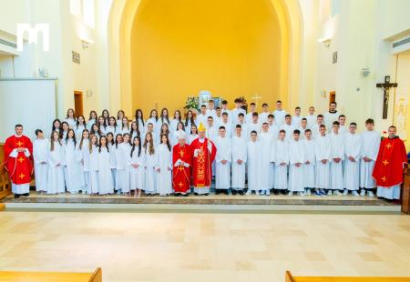 Biskup Palić krizmao 63 mladih u Međugorju