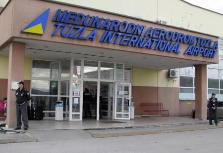 https://storage.bljesak.info/article/456604/450x310/tuzla-aerodrom.jpg