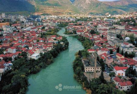 https://storage.bljesak.info/article/457062/450x310/grad-mostar-panorama.jpg