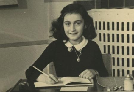 https://storage.bljesak.info/article/457351/450x310/anne-frank-1.jpg