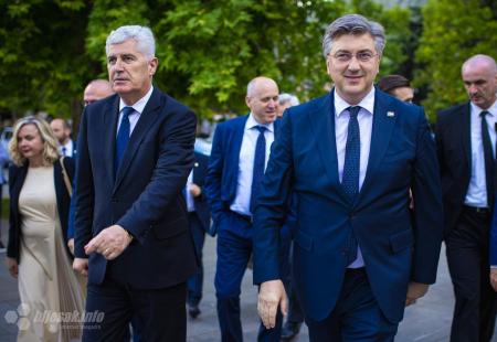 https://storage.bljesak.info/article/457682/450x310/dragan-covic-andrej-plenkovic.jpg