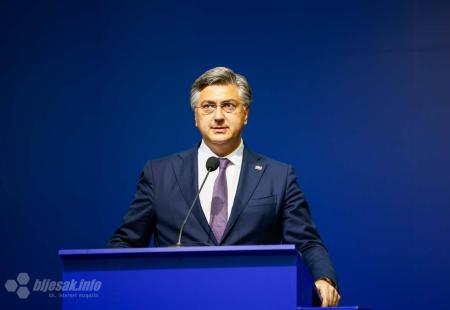 https://storage.bljesak.info/article/458426/450x310/andrej-plenkovic-sajam-u-mostaru.jpg