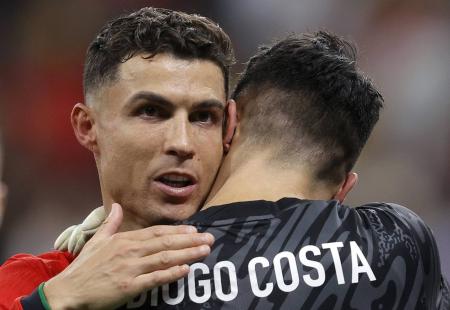 https://storage.bljesak.info/article/459453/450x310/cristiano-ronaldo-diego-costa-zagrljaj1.jpg