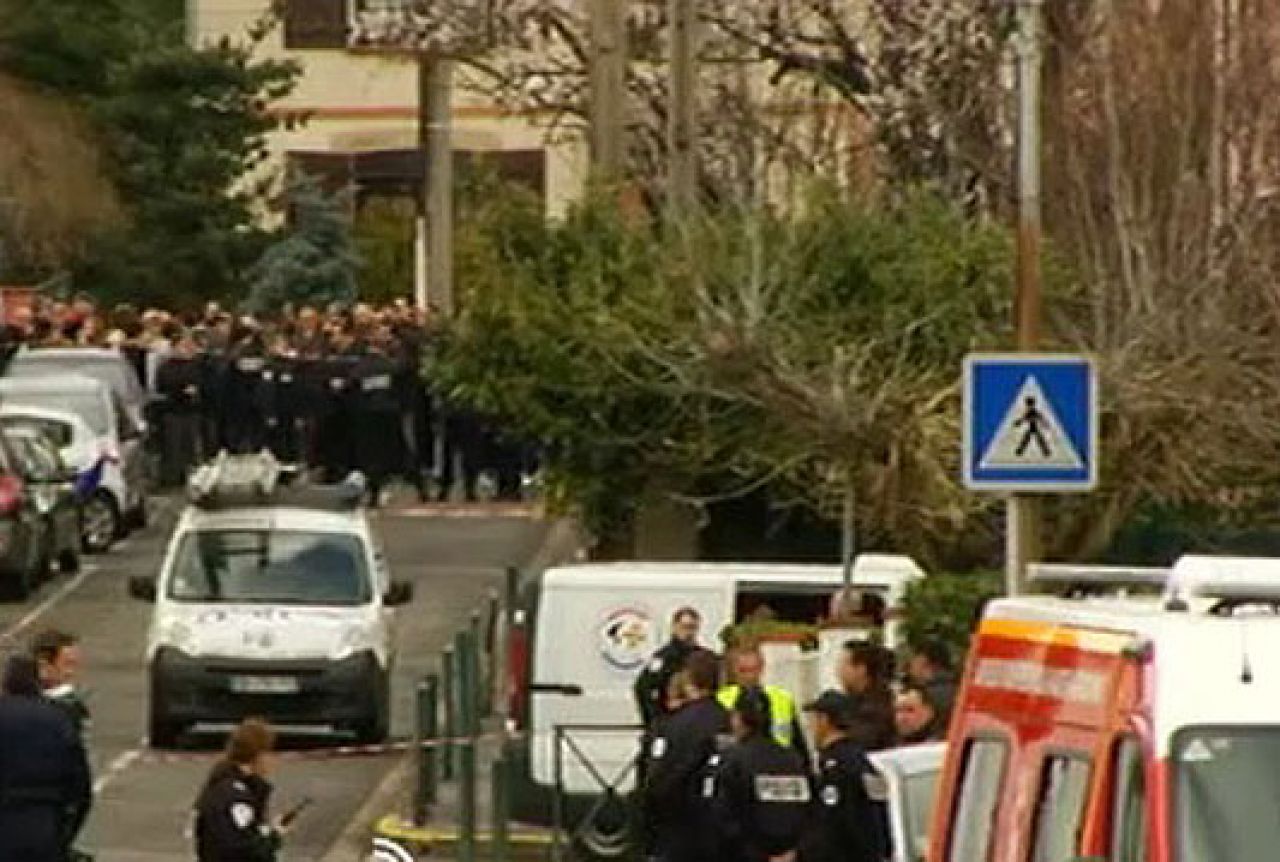 U pucnjavi ispred židovske škole ubijene četiri osobe