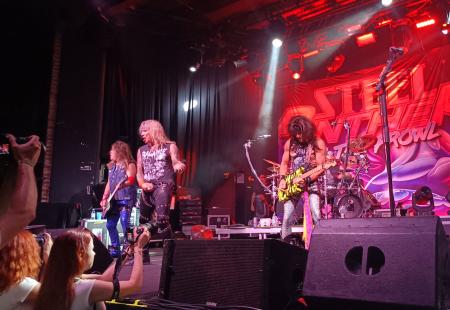 https://storage.bljesak.info/article/460439/450x310/Steel-Panther-koncert-zagreb.jpg