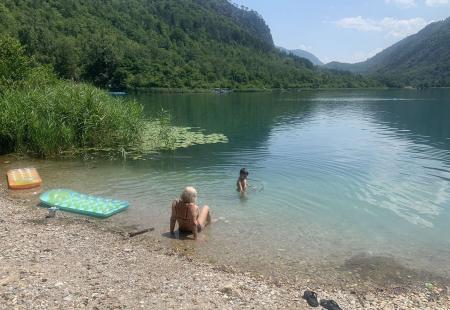 https://storage.bljesak.info/article/460587/450x310/boracko-jezero-1.jpg