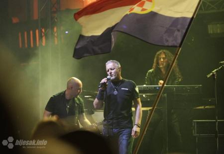 https://storage.bljesak.info/article/460920/450x310/marko-perkovic-thompson-koncert-siroki-brijeg.jpg