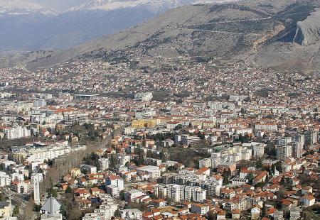 https://storage.bljesak.info/article/461563/450x310/mostar-panorama-2018.jpg