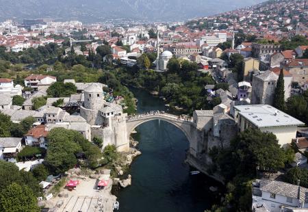 https://storage.bljesak.info/article/461614/450x310/mostar-stari-most.jpg