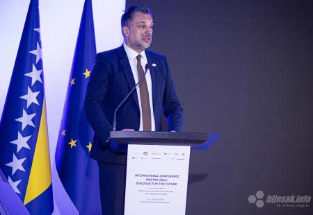 https://storage.bljesak.info/article/461791/450x310/DijalogBuducnost-Konferencija.jpg