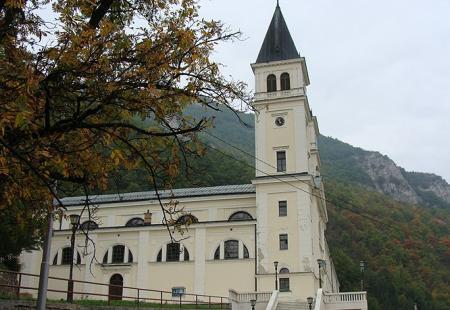 https://storage.bljesak.info/article/462085/450x310/crkva-kraljeva-sutjeska.jpg