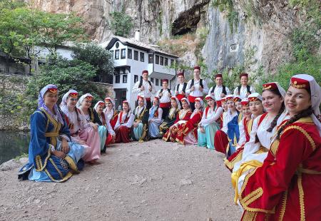 https://storage.bljesak.info/article/462336/450x310/blagaj-folklor.jpg