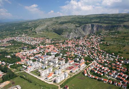 https://storage.bljesak.info/article/462508/450x310/Livno-panorama.jpg