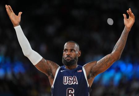 https://storage.bljesak.info/article/463013/450x310/lebron-james.jpg