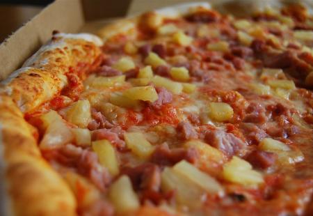 https://storage.bljesak.info/article/463272/450x310/Hawaiian-pizza.jpg