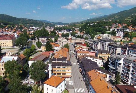 https://storage.bljesak.info/article/463324/450x310/travnik-panorama-1.jpg