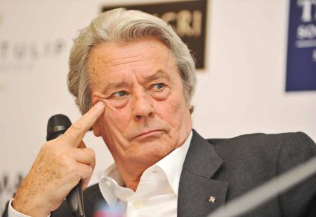 https://storage.bljesak.info/article/464096/450x310/alain-delon.jpg