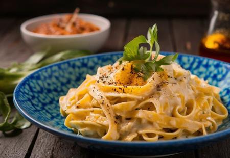 https://storage.bljesak.info/article/464205/450x310/alfredo-pasta1.jpg