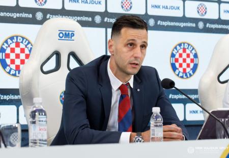 https://storage.bljesak.info/article/466267/450x310/nikola-kalinic-hajduk.jpg