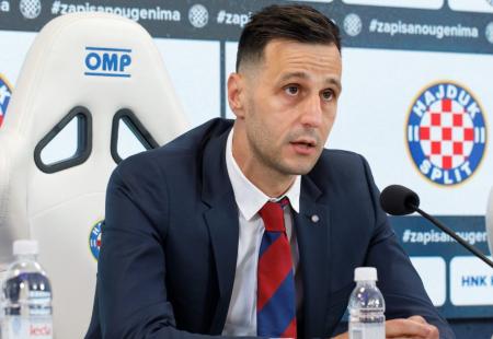 https://storage.bljesak.info/article/466349/450x310/nikola-kalinic-hajduk.jpg