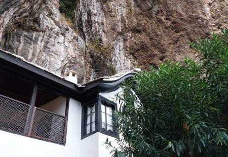 https://storage.bljesak.info/article/466937/450x310/blagaj-tekija.jpg