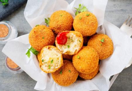 https://storage.bljesak.info/article/467871/450x310/arancini-kuglice-riza.jpg