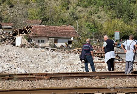 https://storage.bljesak.info/article/468711/450x310/jablanica-poplave-katastrofa2.jpg