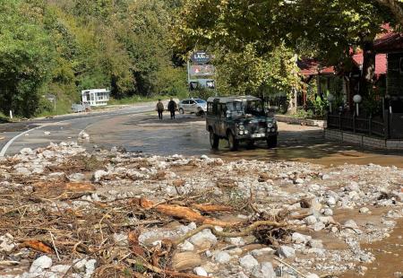 https://storage.bljesak.info/article/468753/450x310/jablanica-poplave-katastrofa3.jpg