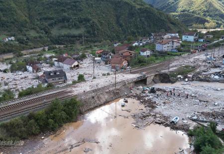 https://storage.bljesak.info/article/468794/450x310/poplave-jablanica-dron.jpg