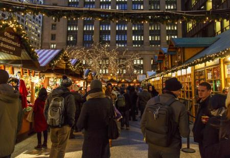 https://storage.bljesak.info/article/469593/450x310/Chicago-Christkindlmarket-Best-Christmas-Markets-in-the-US.jpg